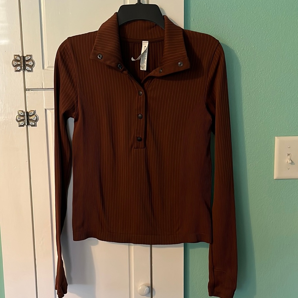 Athleta flurry seamless Henley top. Size small